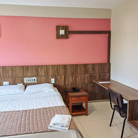 Piloes Palace Hotel Mineiros Экстерьер фото