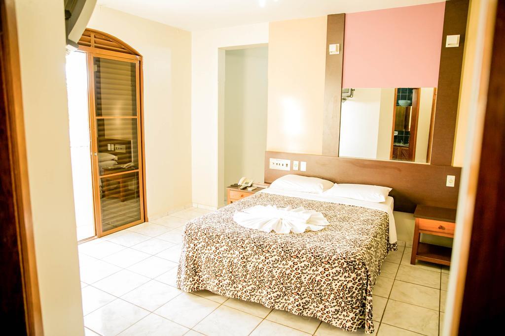 Piloes Palace Hotel Mineiros Номер фото